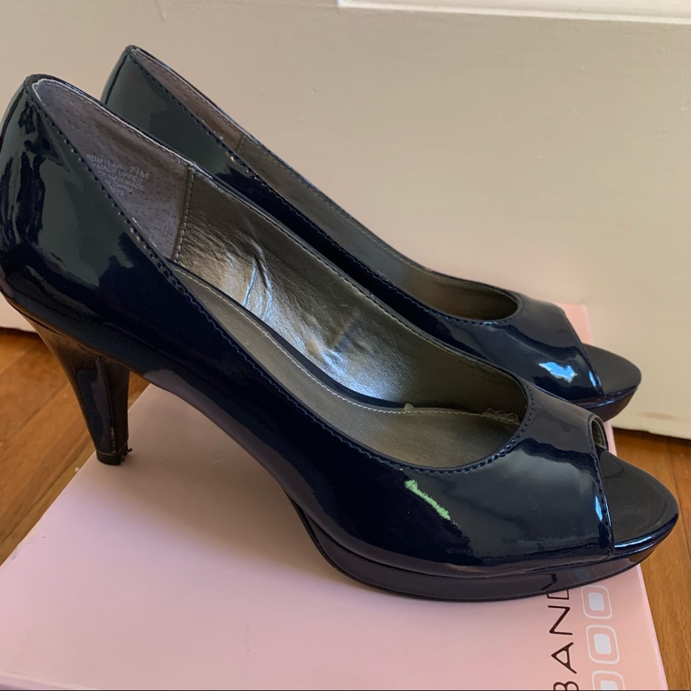 Navy Bandolino peep toe pumps